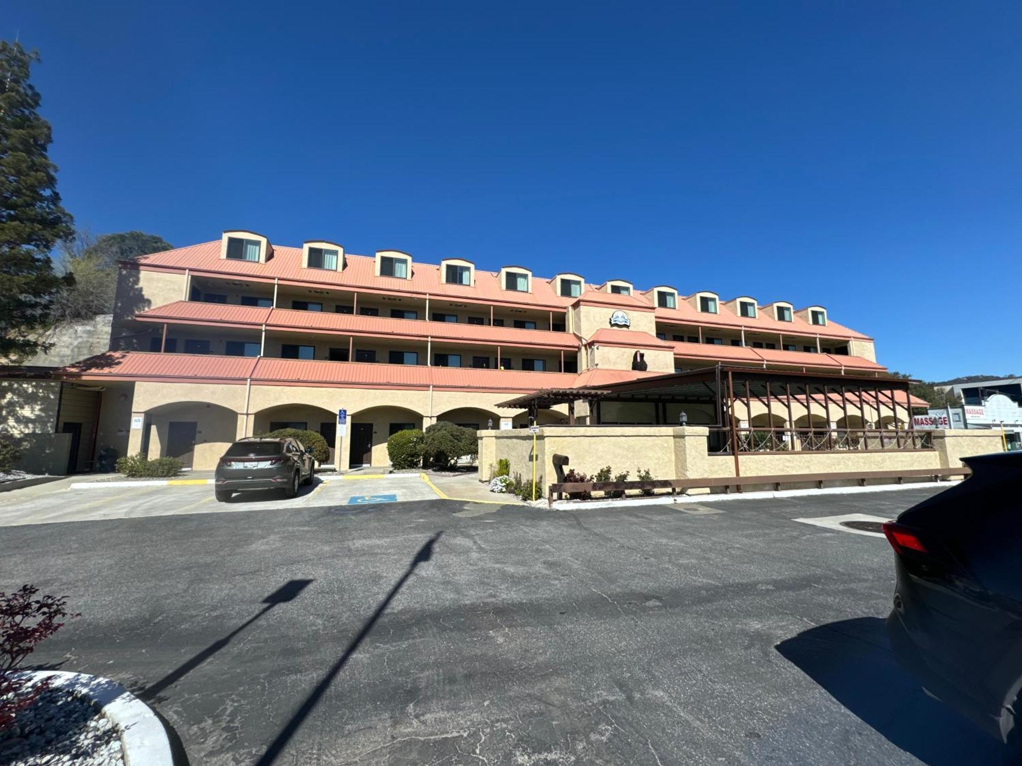 Yosemite Sierra Inn Oakhurst Exterior photo
